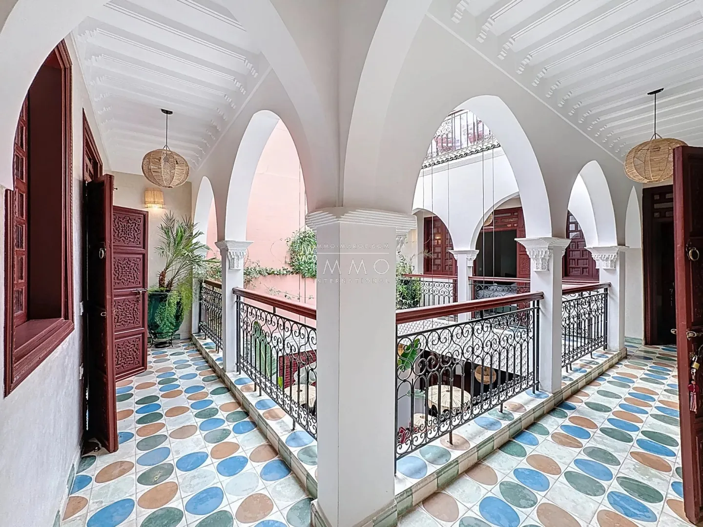 Très joli riad titré avec autorisation d’exploitation – maison d’hôtes de charme (6 suites)