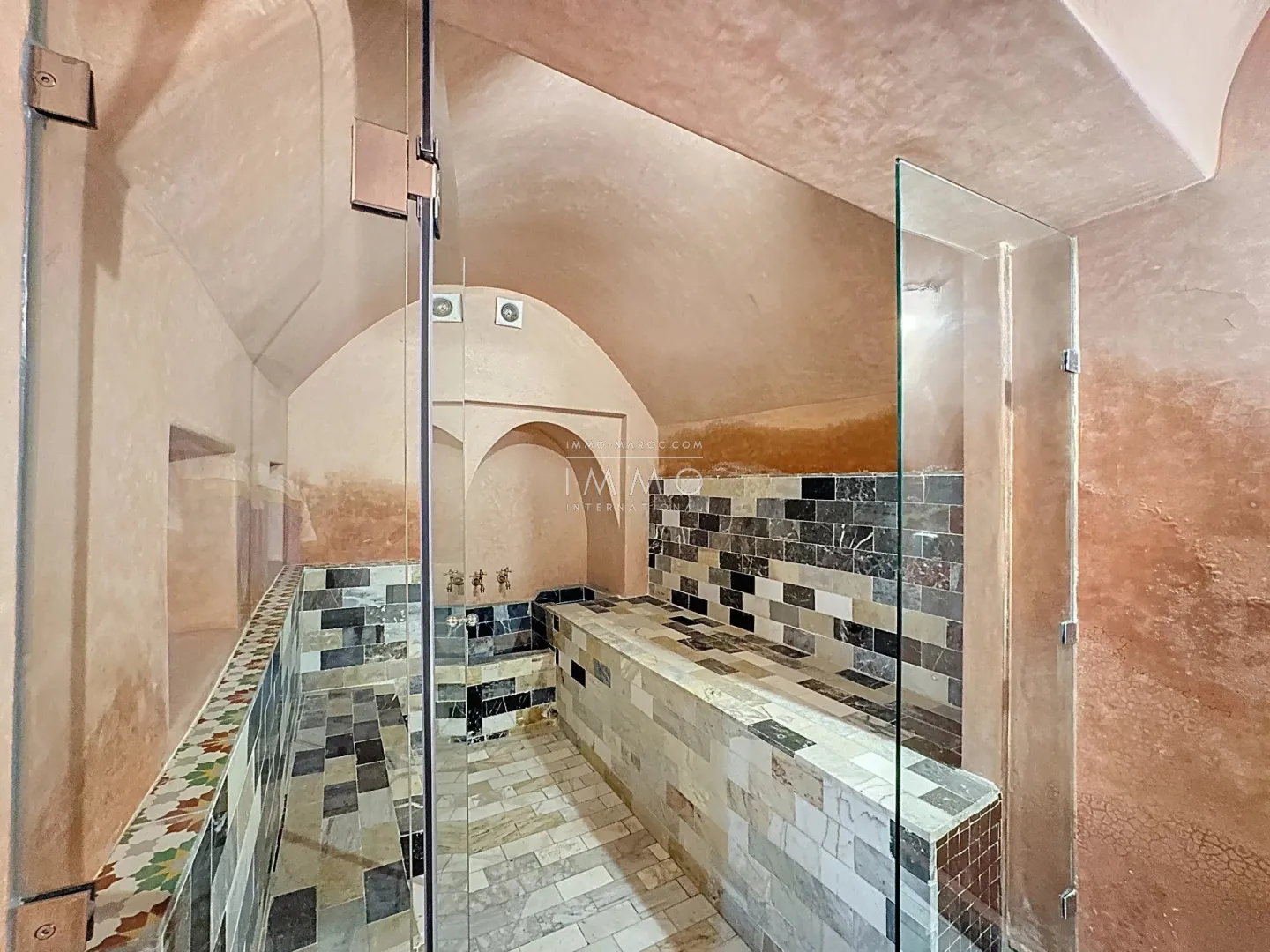 Très joli riad titré avec autorisation d’exploitation – maison d’hôtes de charme (6 suites)