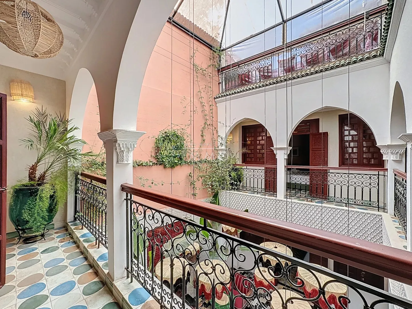 Très joli riad titré avec autorisation d’exploitation – maison d’hôtes de charme (6 suites)