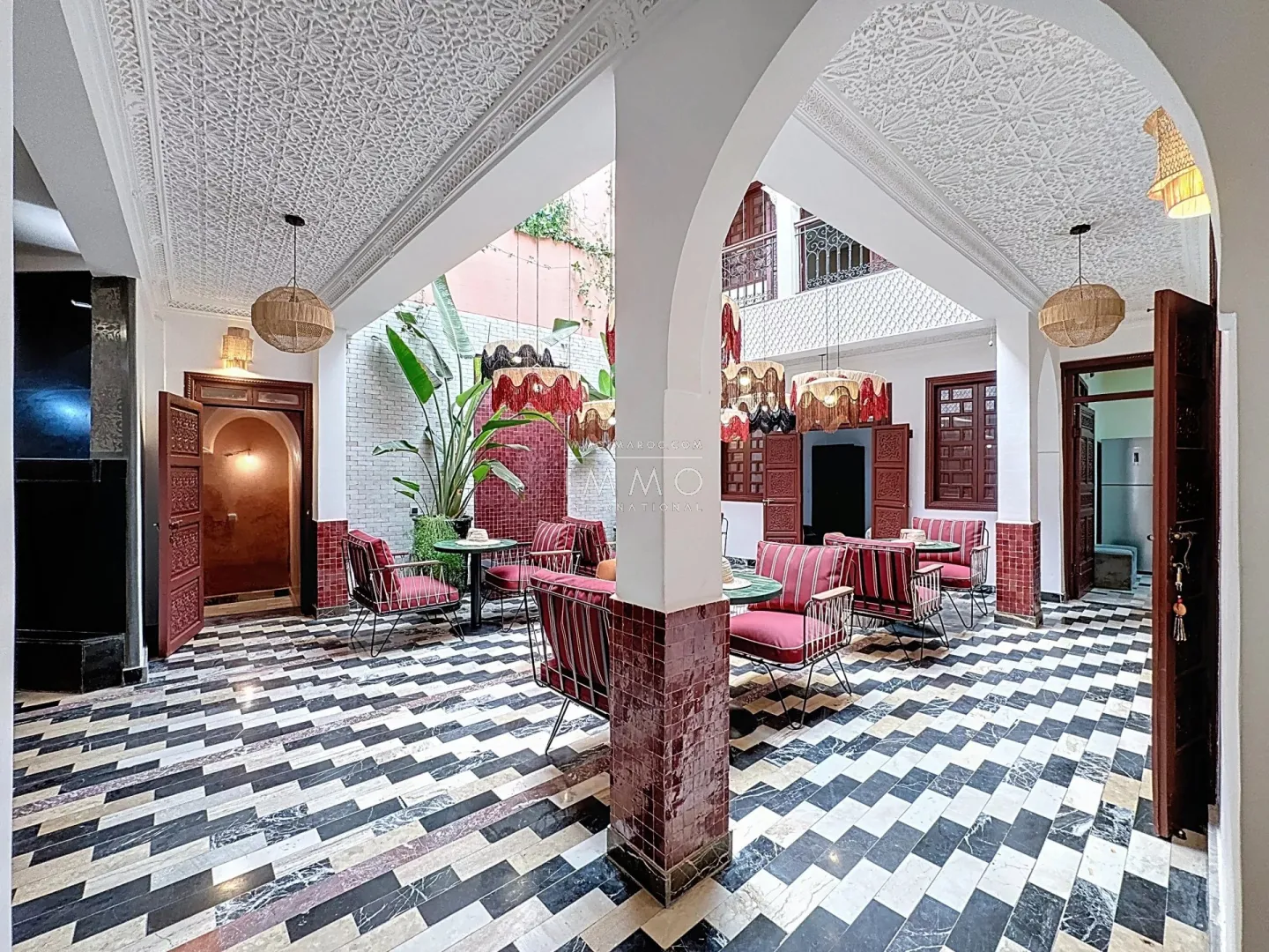 Très joli riad titré avec autorisation d’exploitation – maison d’hôtes de charme (6 suites)