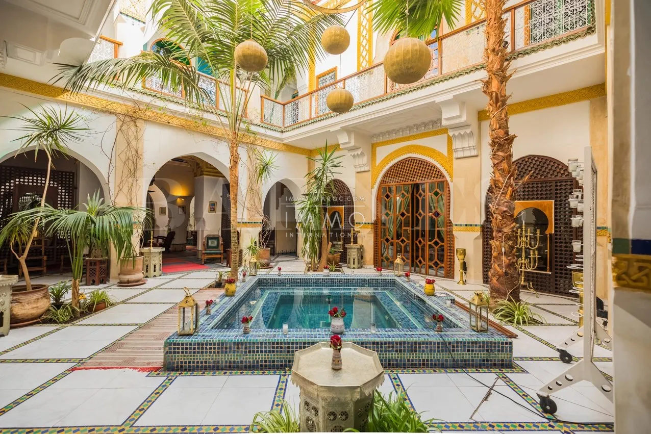 Riad à vendre – bab doukkala – 9 chambres – deux riads communicants – maison d'hôtes en exploitation – piscine & jacuzzi – potentiel hôtelier