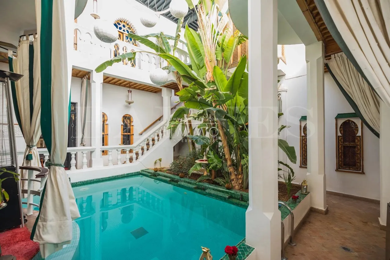 Riad à vendre – bab doukkala – 9 chambres – deux riads communicants – maison d'hôtes en exploitation – piscine & jacuzzi – potentiel hôtelier