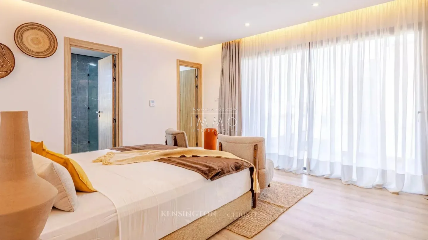 Villa à vendre golf amelkis – 4 chambres – 420 m² – terrain 1 200 m² – piscine chauffée – panneaux solaires – atlas nakhil