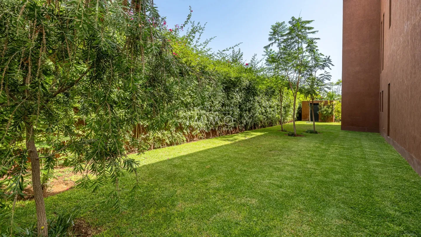 Villa à vendre golf amelkis – 4 chambres – 420 m² – terrain 1 200 m² – piscine chauffée – panneaux solaires – atlas nakhil