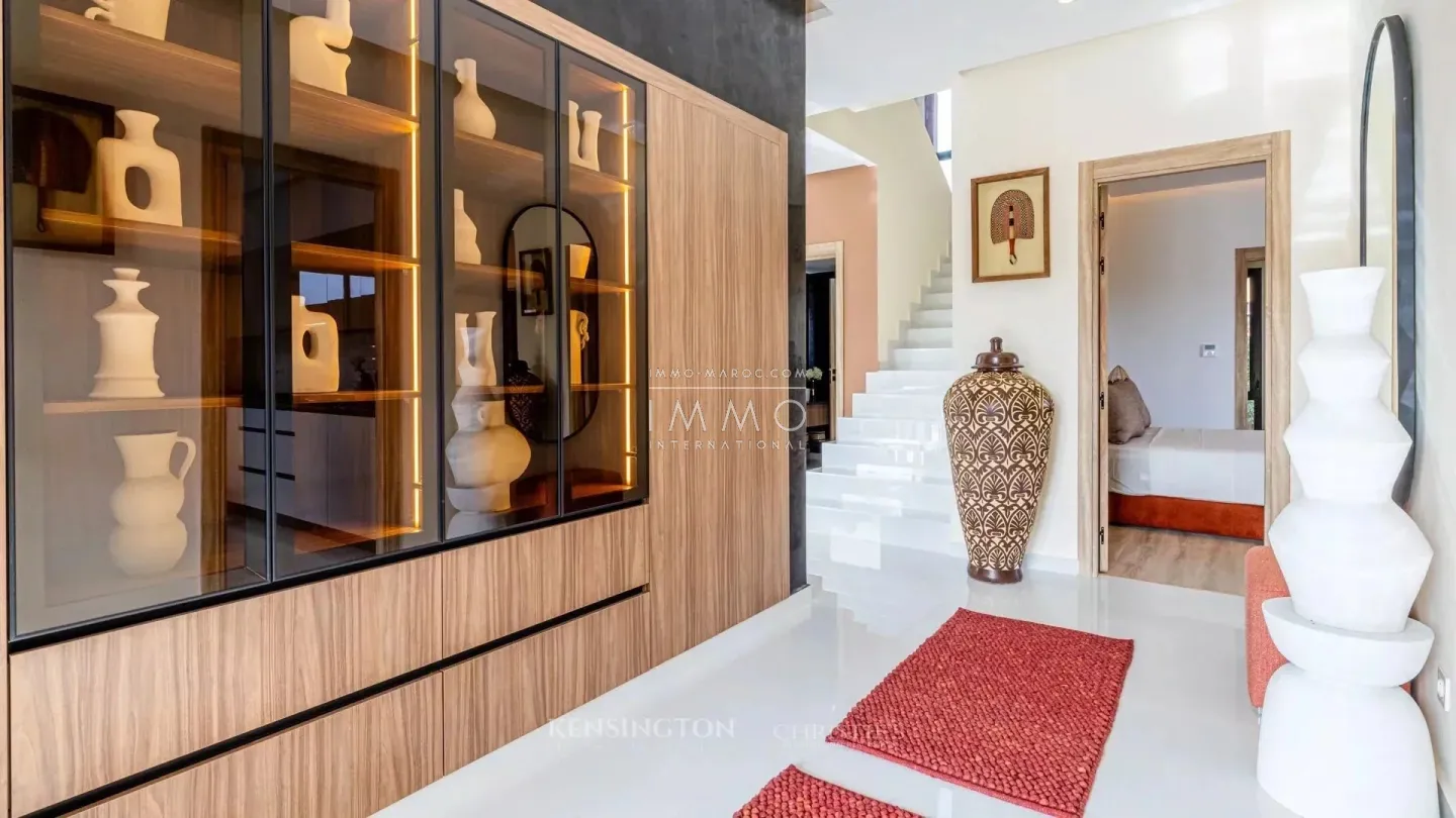 Villa à vendre golf amelkis – 4 chambres – 420 m² – terrain 1 200 m² – piscine chauffée – panneaux solaires – atlas nakhil