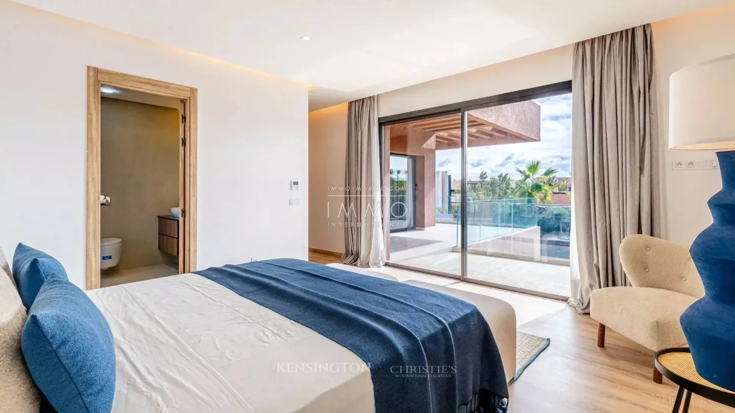 Villa à vendre golf amelkis – 4 chambres – 420 m² – terrain 1 200 m² – piscine chauffée – panneaux solaires – atlas nakhil