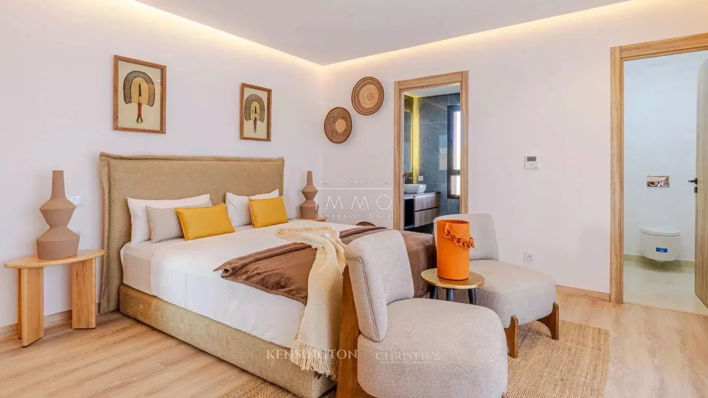 Villa à vendre golf amelkis – 4 chambres – 420 m² – terrain 1 200 m² – piscine chauffée – panneaux solaires – atlas nakhil