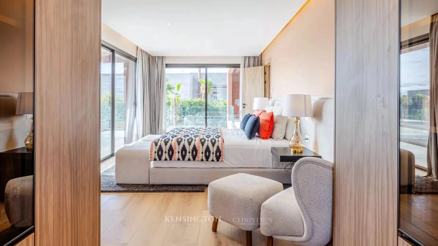 Villa à vendre golf amelkis – 4 chambres – 420 m² – terrain 1 200 m² – piscine chauffée – panneaux solaires – atlas nakhil