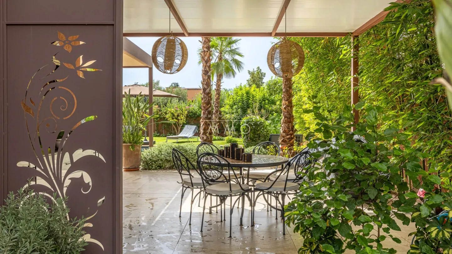 Villa à vendre golf amelkis – 4 chambres – 420 m² – terrain 1 200 m² – piscine chauffée – panneaux solaires – atlas nakhil