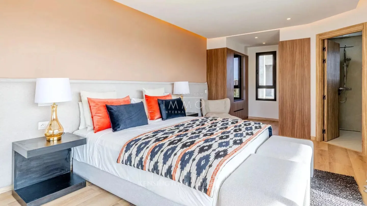 Villa à vendre golf amelkis – 4 chambres – 420 m² – terrain 1 200 m² – piscine chauffée – panneaux solaires – atlas nakhil