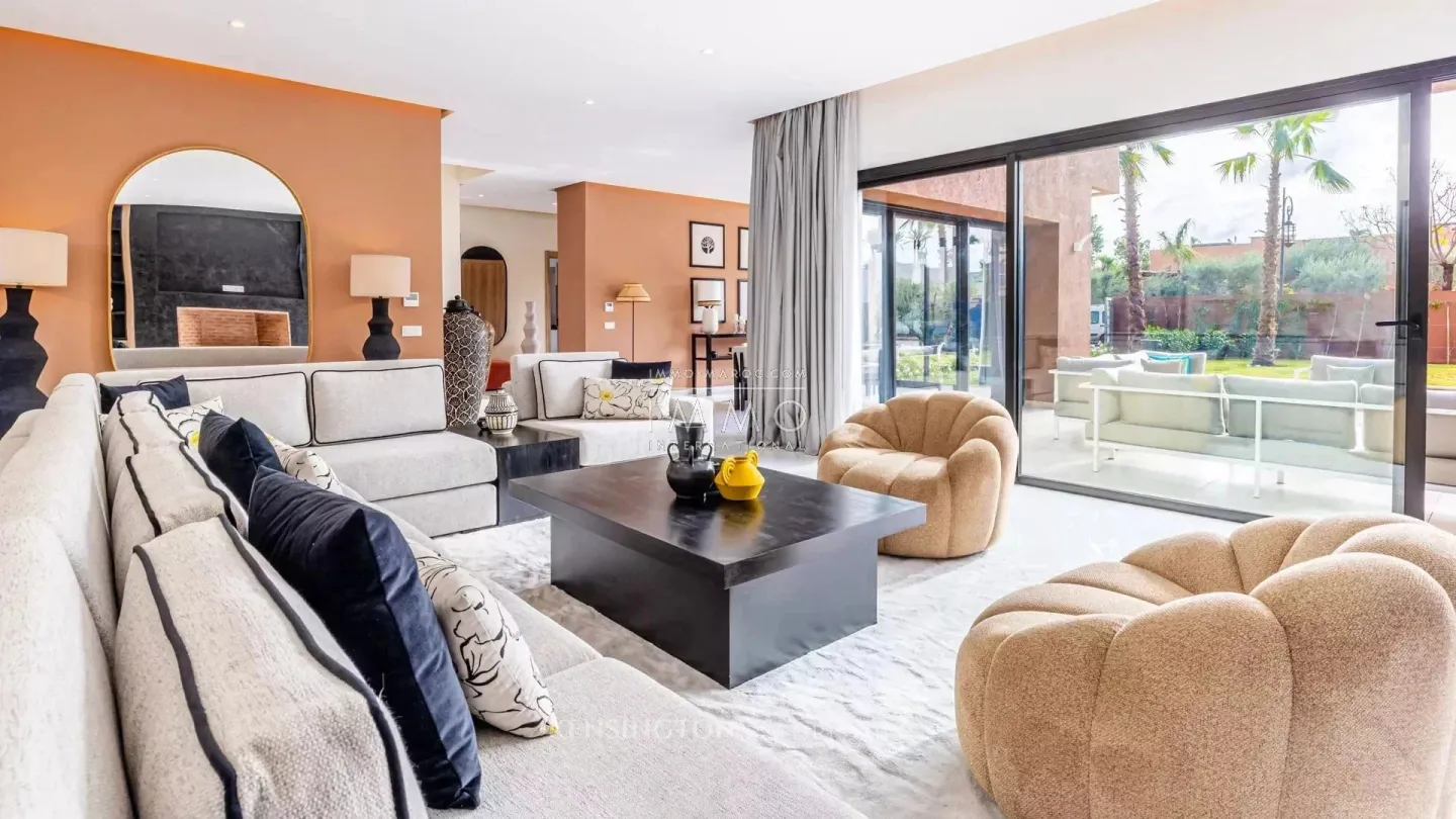 Villa à vendre golf amelkis – 4 chambres – 420 m² – terrain 1 200 m² – piscine chauffée – panneaux solaires – atlas nakhil