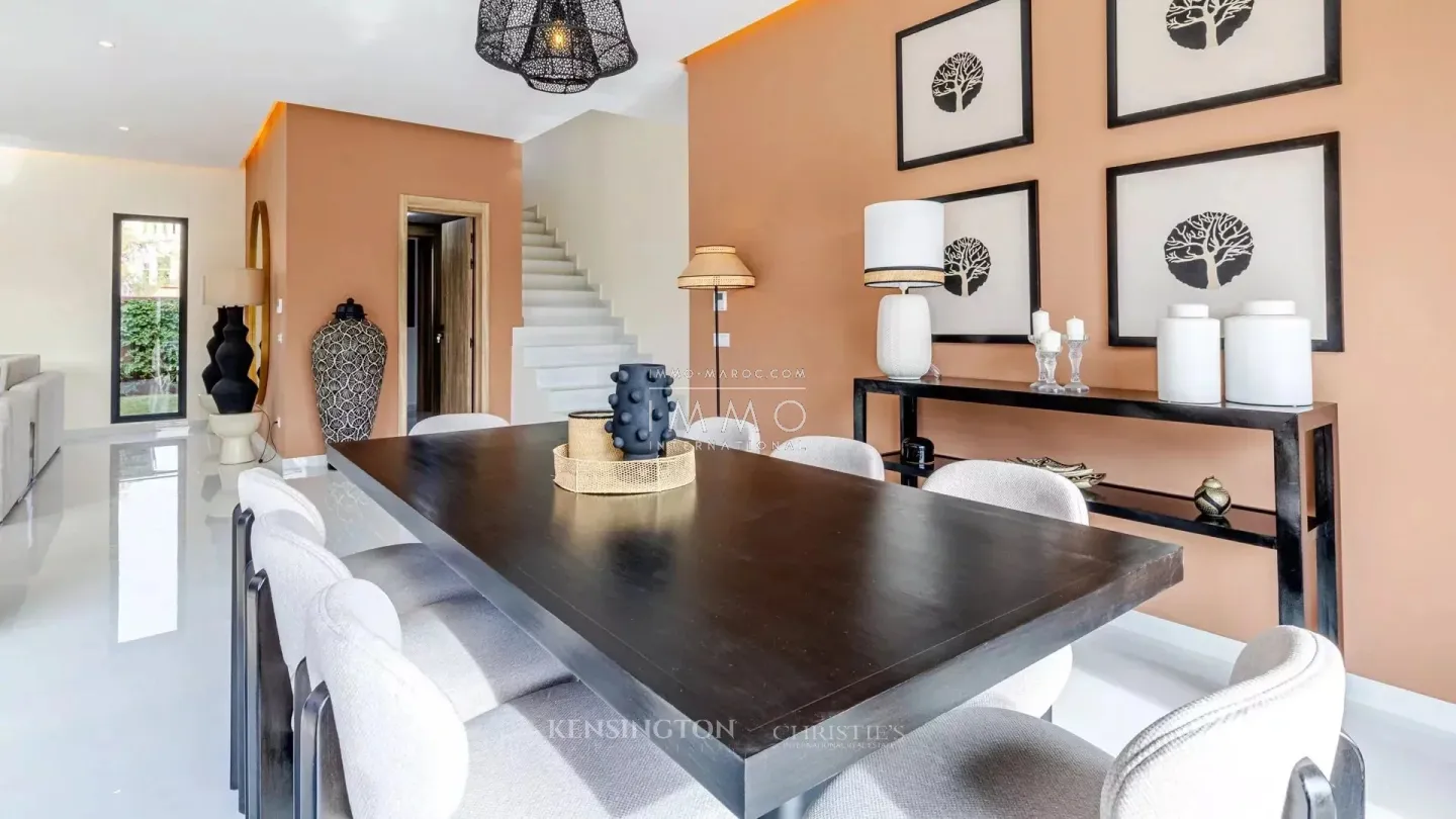 Villa à vendre golf amelkis – 4 chambres – 420 m² – terrain 1 200 m² – piscine chauffée – panneaux solaires – atlas nakhil