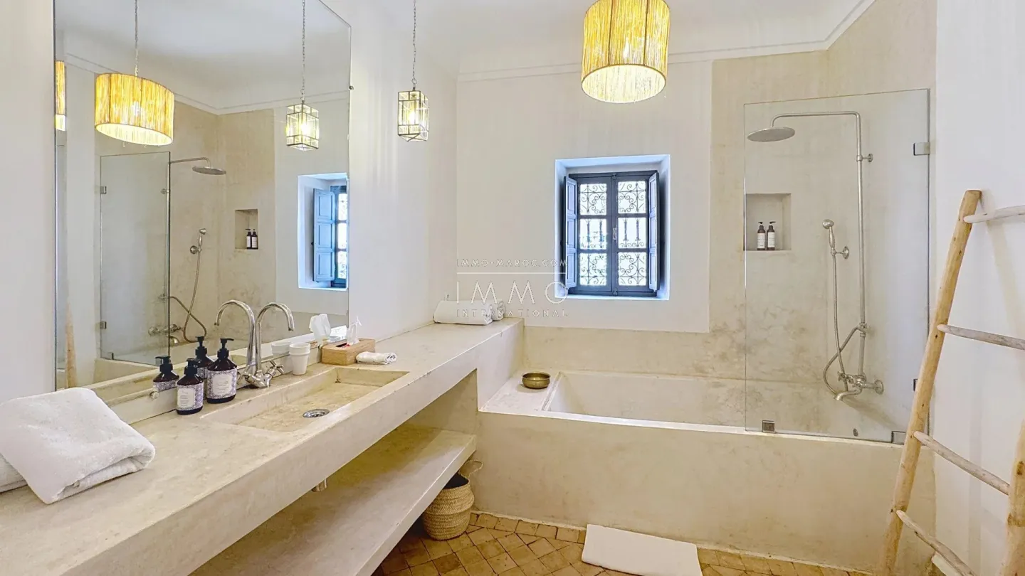 Riad à vendre – derb dabachi – 4 suites – rénové 2023 – terrasse panoramique médina – finitions haut de gamme – maison d'hôtes possible