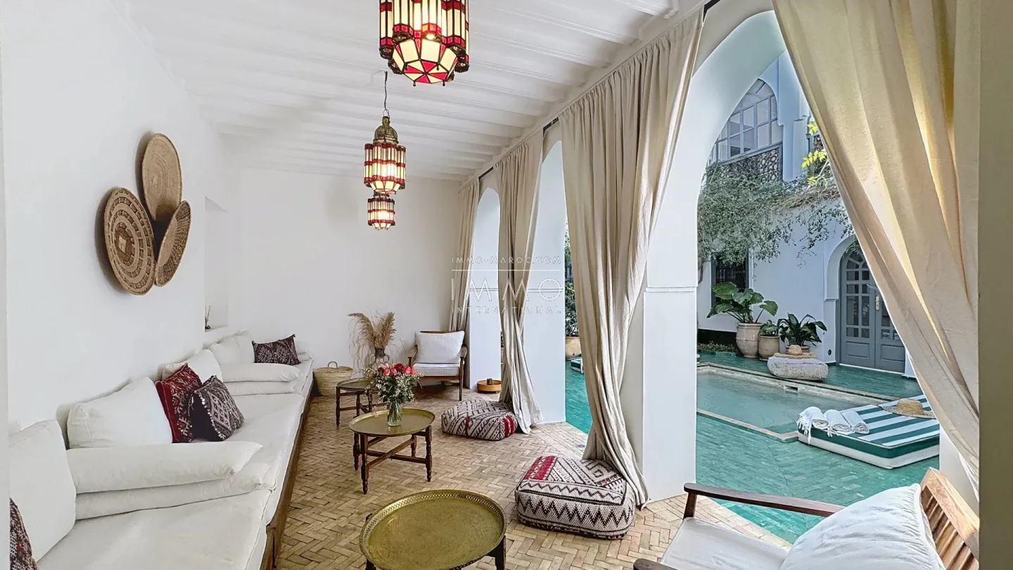 Riad à vendre – derb dabachi – 4 suites – rénové 2023 – terrasse panoramique médina – finitions haut de gamme – maison d'hôtes possible