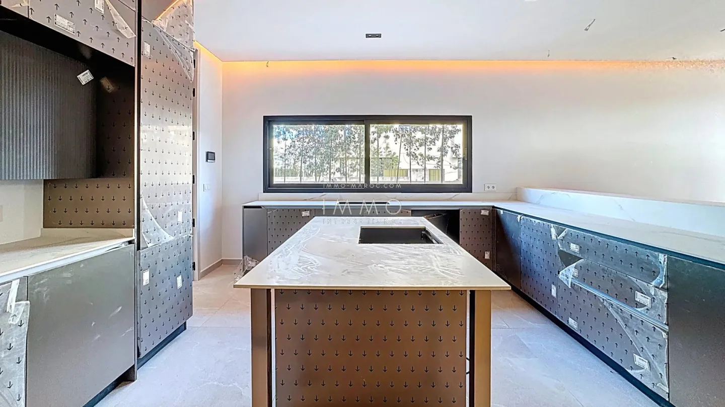 Villa à vendre route de l'ourika – 5 suites – 560 m² – terrain 1 250 m² – neuve – vue atlas – jacuzzi – salon encastré