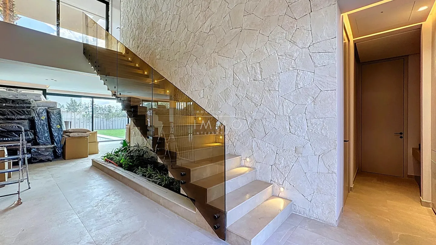 Villa à vendre route de l'ourika – 5 suites – 560 m² – terrain 1 250 m² – neuve – vue atlas – jacuzzi – salon encastré