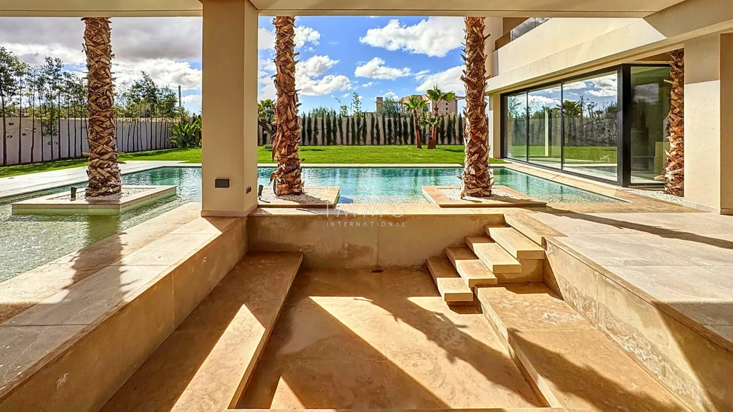 Villa à vendre route de l'ourika – 5 suites – 560 m² – terrain 1 250 m² – neuve – vue atlas – jacuzzi – salon encastré