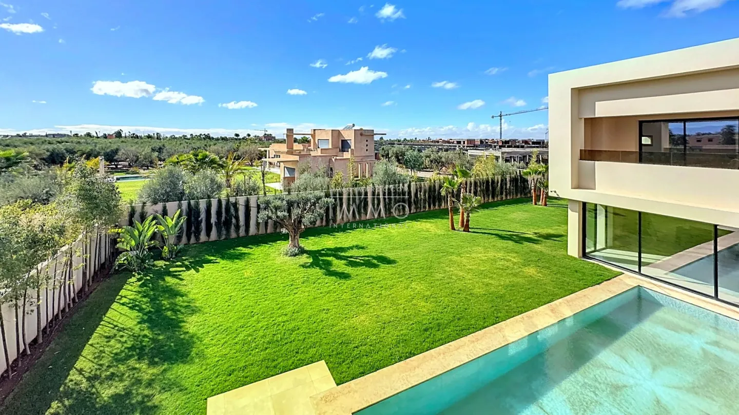 Villa à vendre route de l'ourika – 5 suites – 560 m² – terrain 1 250 m² – neuve – vue atlas – jacuzzi – salon encastré
