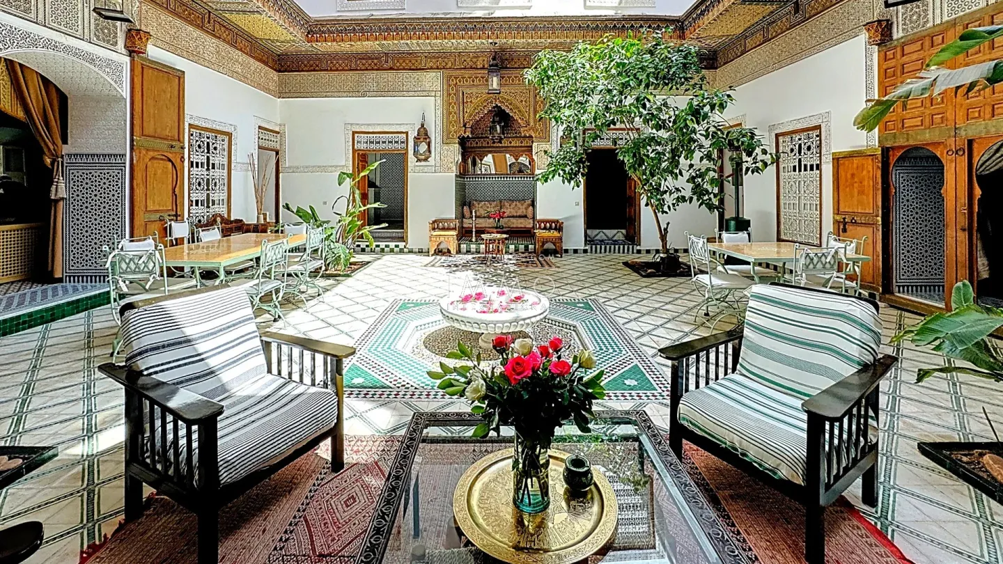 Riad à vendre – riad zitoun kedim – 6 suites – hammam – bassin rooftop – vue koutoubia – architecture traditionnelle – maison d'hôtes possible