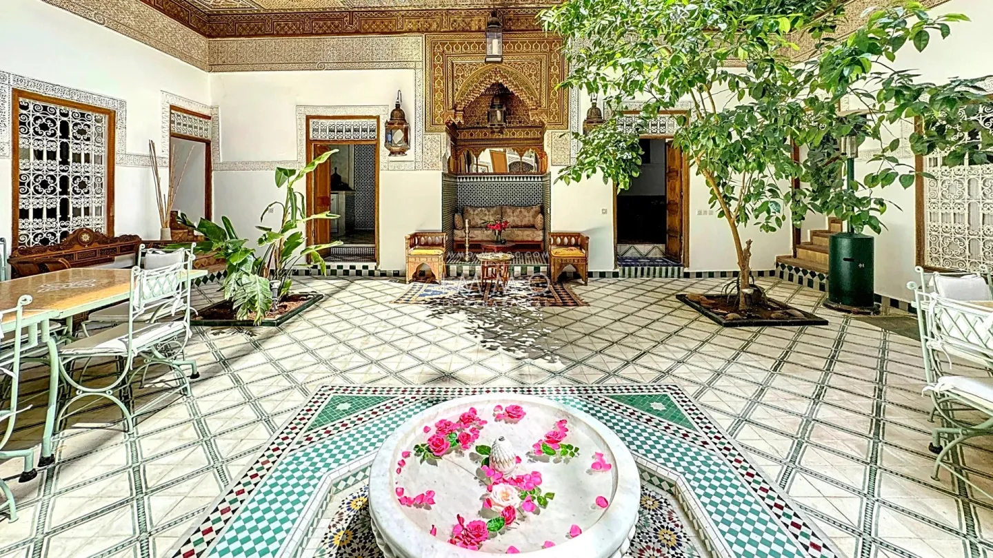 Riad à vendre – riad zitoun kedim – 6 suites – hammam – bassin rooftop – vue koutoubia – architecture traditionnelle – maison d'hôtes possible
