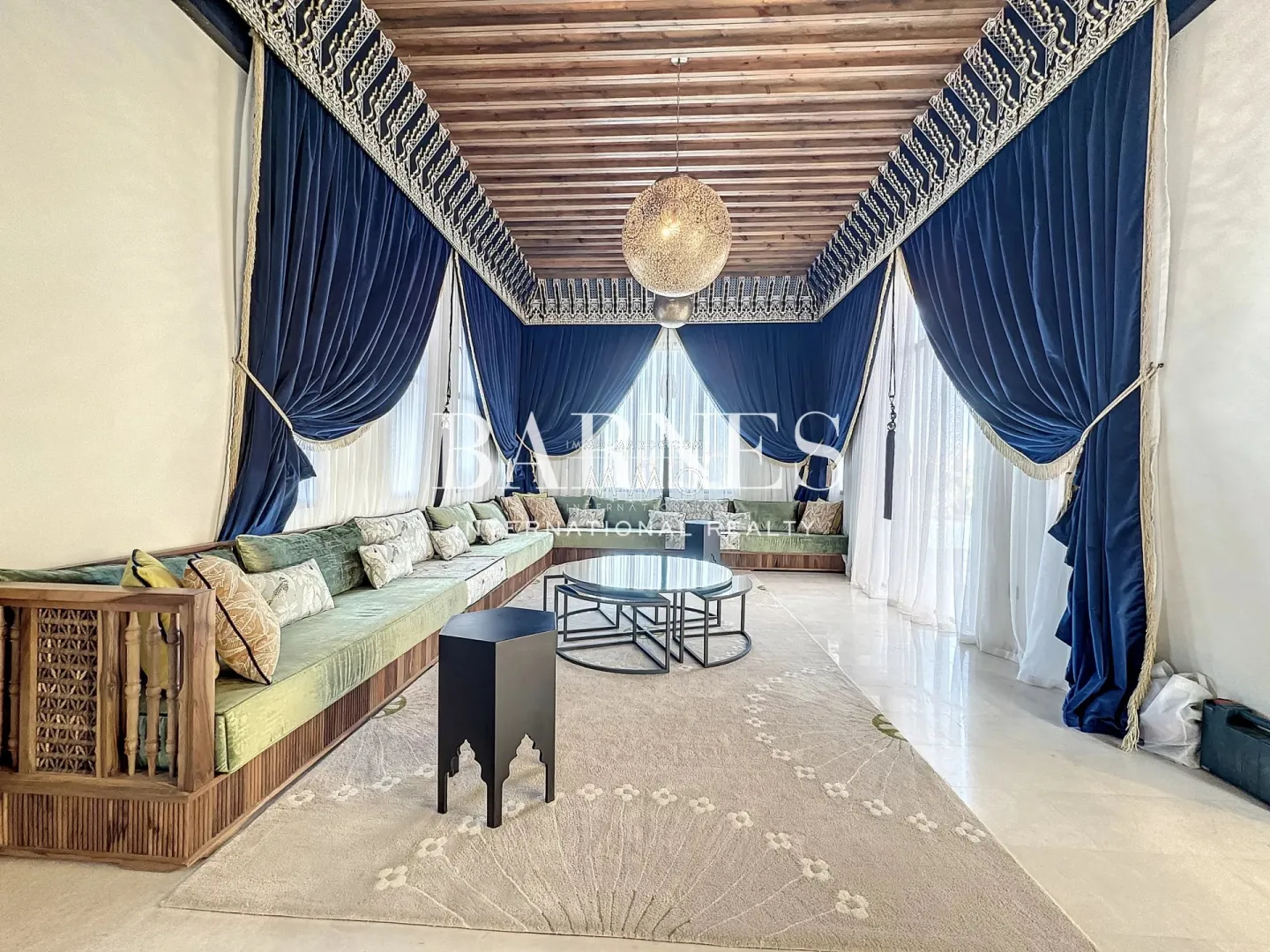 Villa d'exception en front de golf – quartier agdal – 4 suites – style marocain épuré
