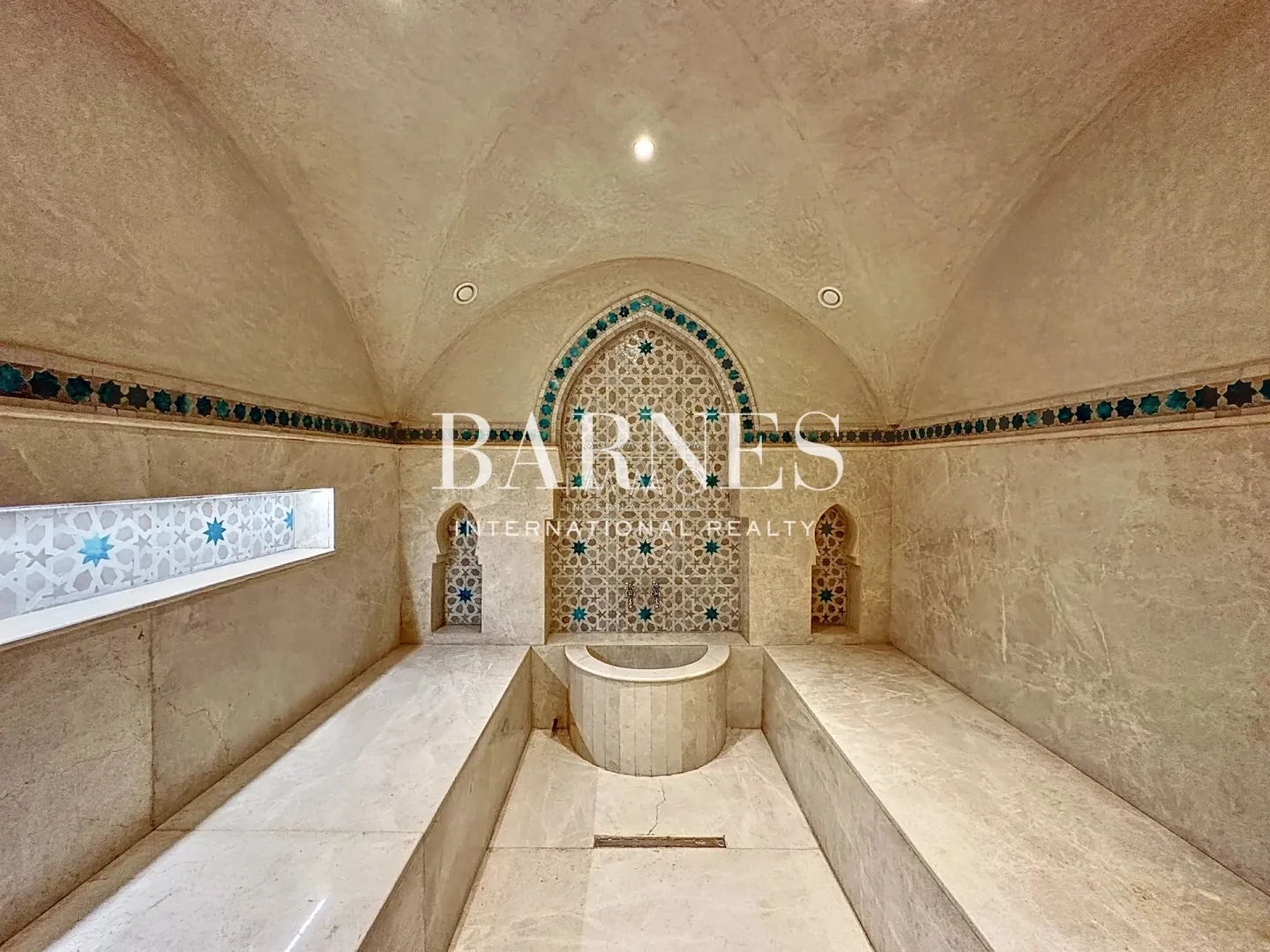 Villa d'exception en front de golf – quartier agdal – 4 suites – style marocain épuré