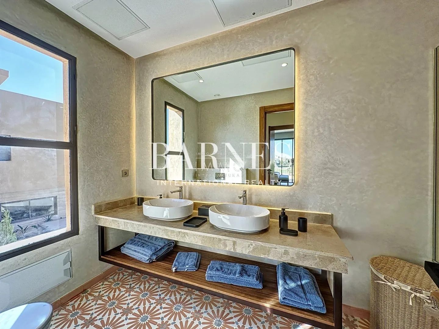 Villa d'exception en front de golf – quartier agdal – 4 suites – style marocain épuré