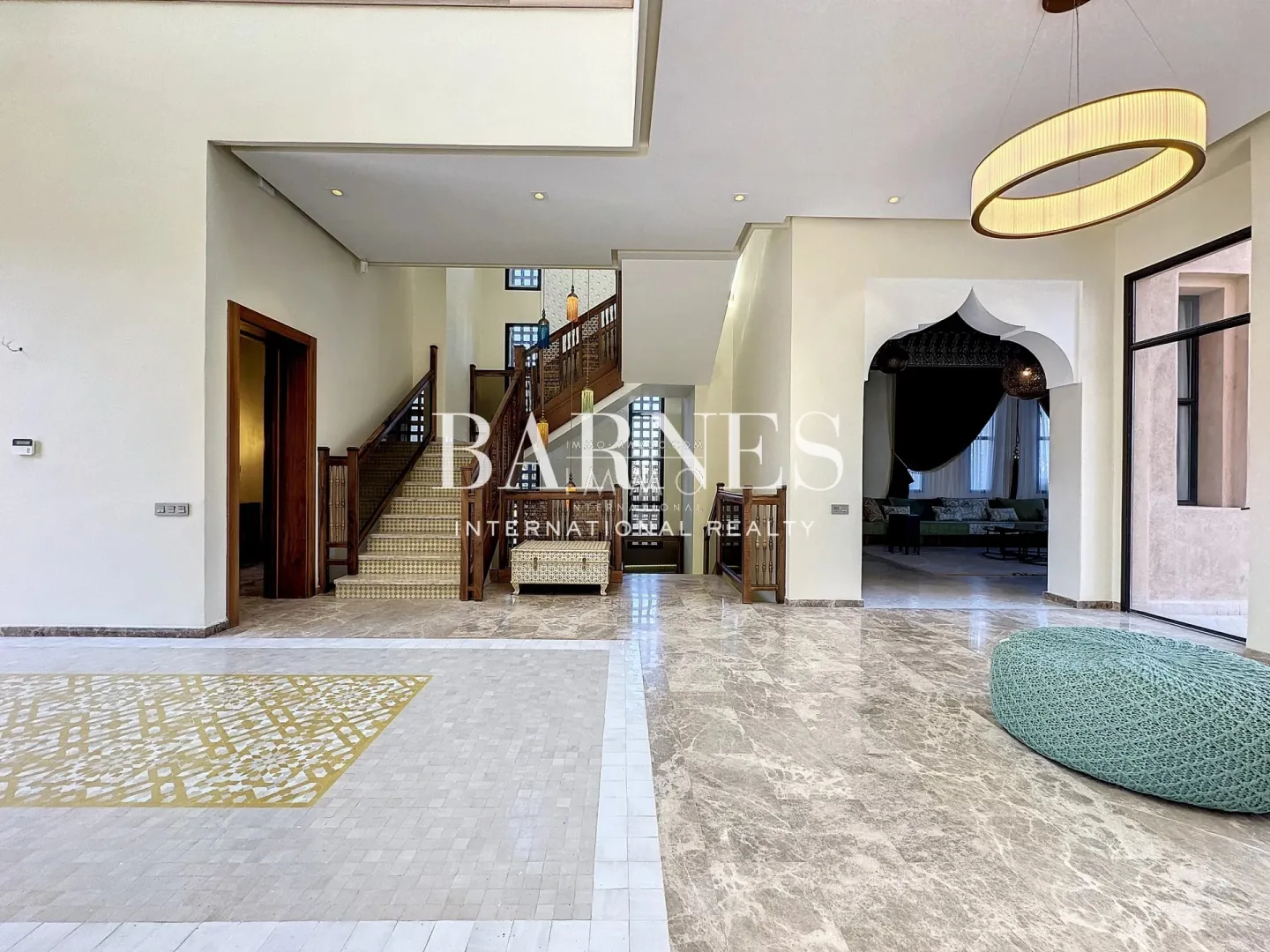 Villa d'exception en front de golf – quartier agdal – 4 suites – style marocain épuré
