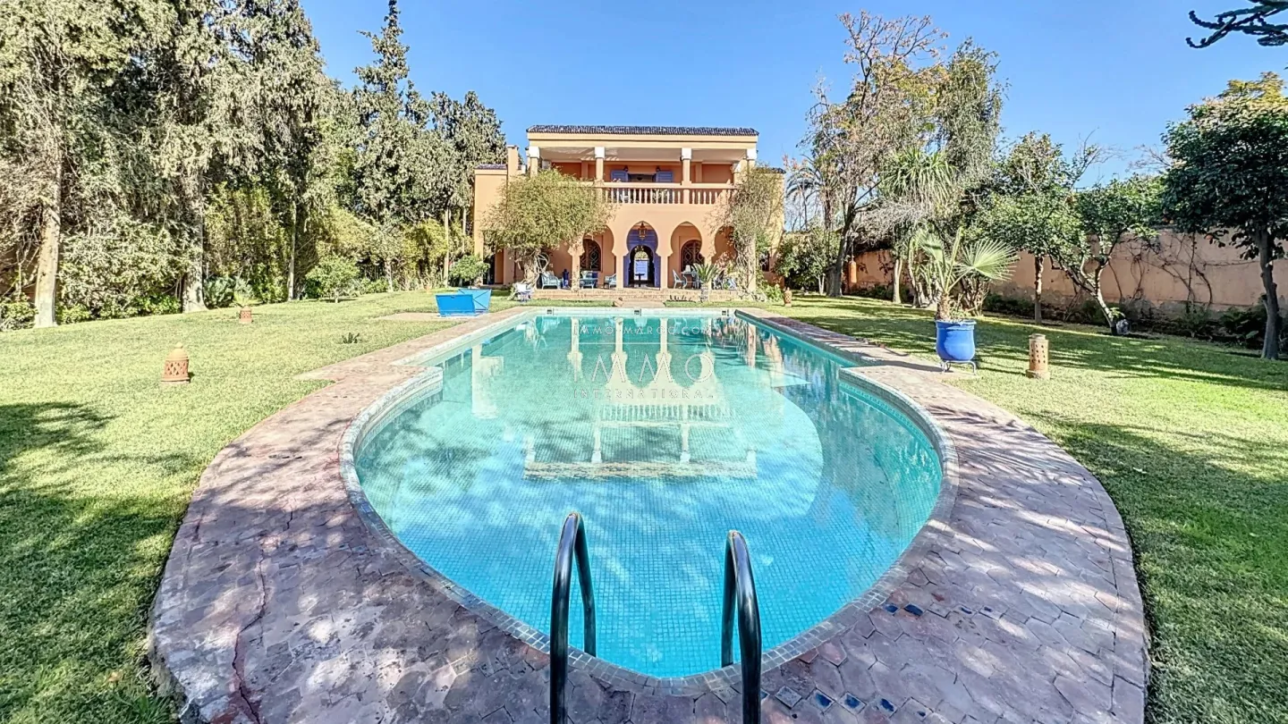 Villa de style riad à vendre à targa – 4 chambres – terrain 2 100 m²