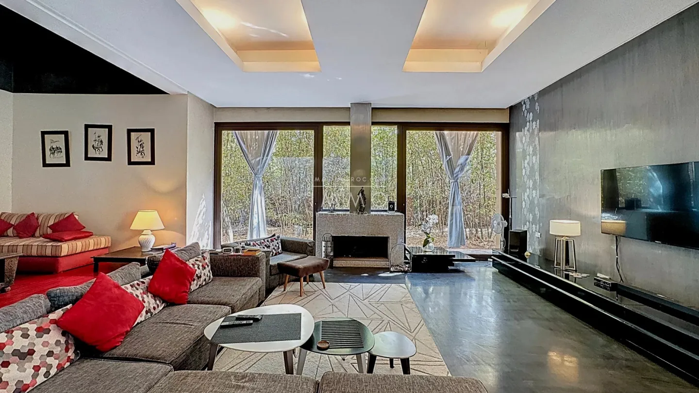 Villa à vendre route de ouarzazate – 4 suites – 650 m² – terrain 4 250 m² – piscine débordement 17x5 m – hammam