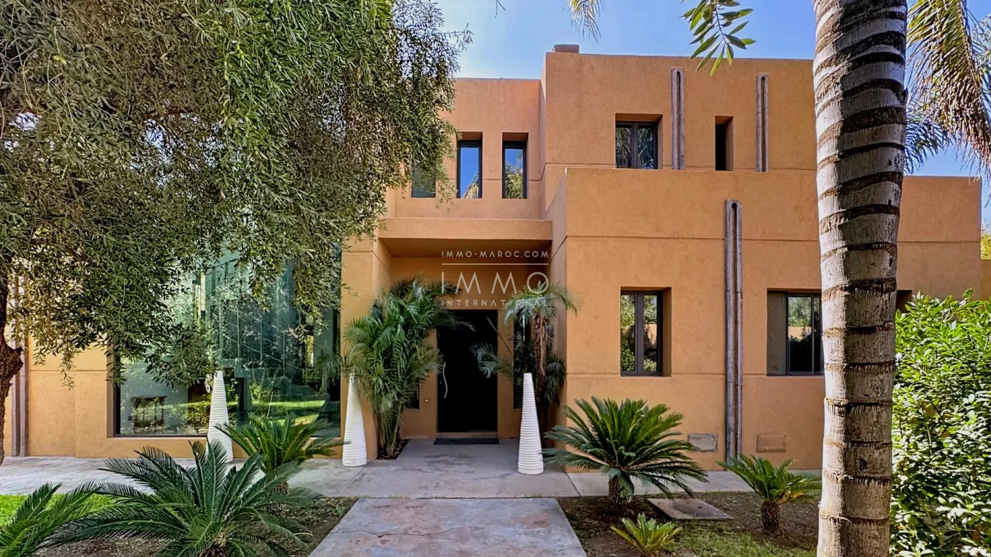 Villa à vendre route de ouarzazate – 4 suites – 650 m² – terrain 4 250 m² – piscine débordement 17x5 m – hammam