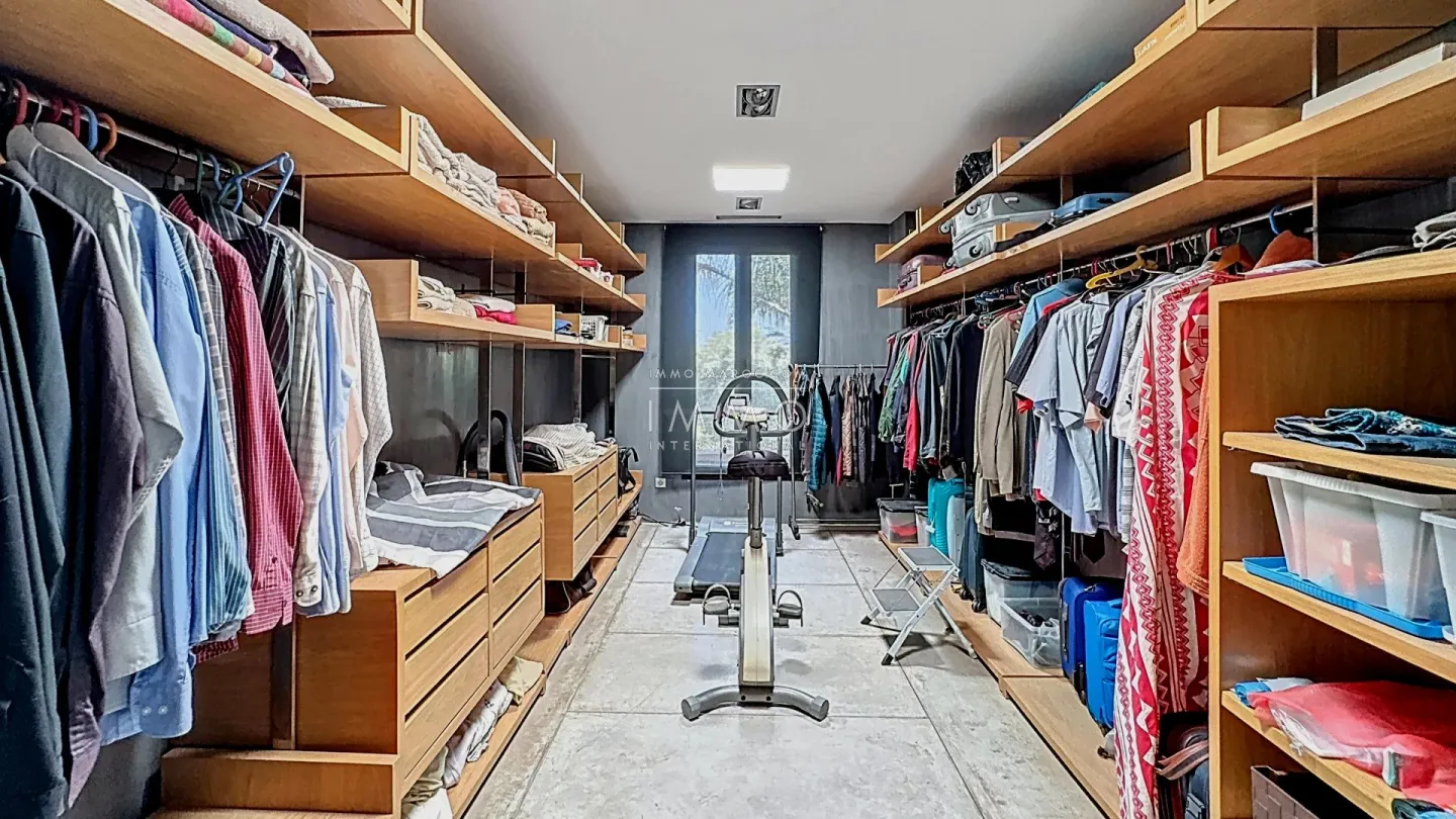 Villa à vendre route de ouarzazate – 4 suites – 650 m² – terrain 4 250 m² – piscine débordement 17x5 m – hammam