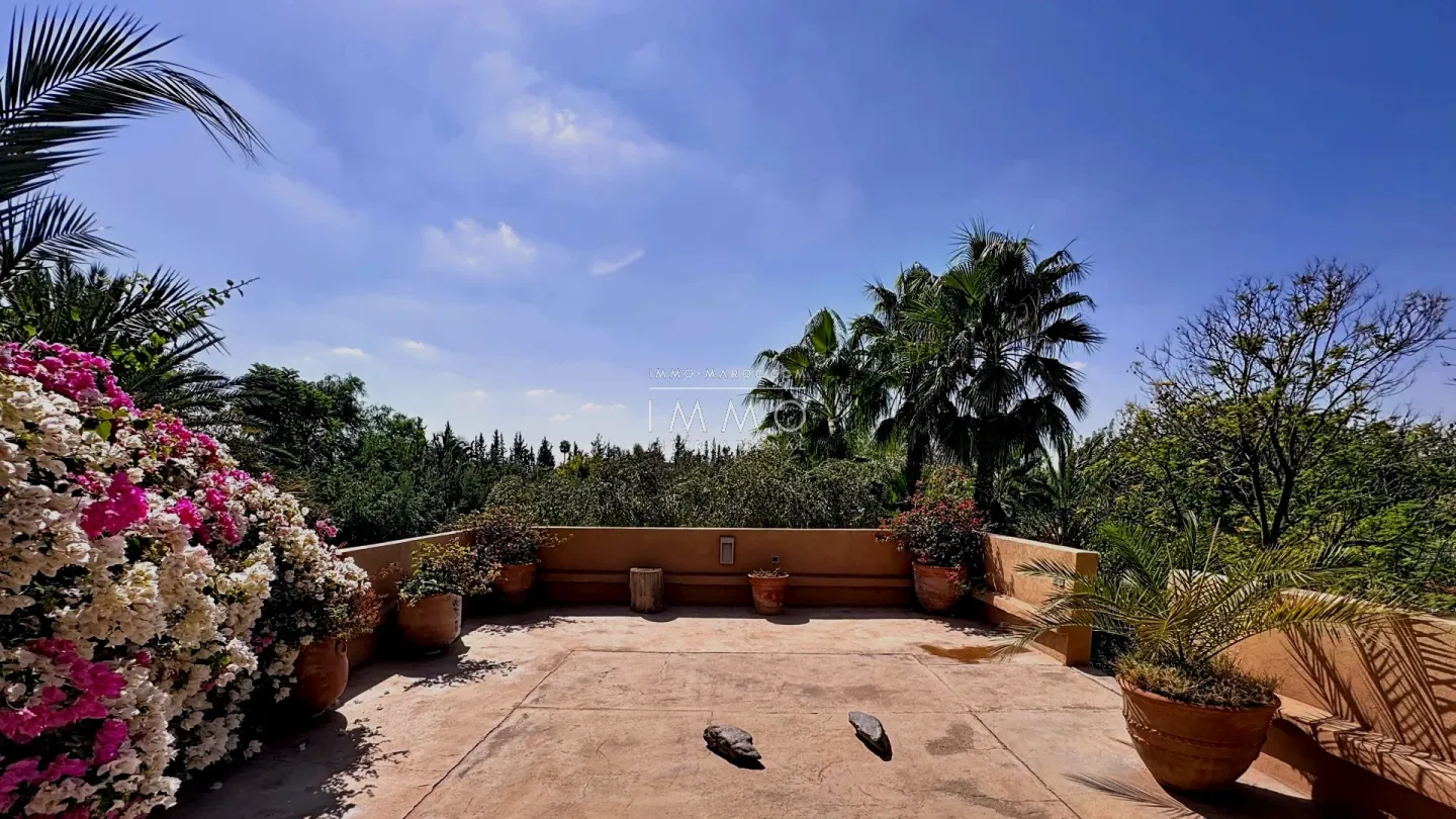 Villa à vendre route de ouarzazate – 4 suites – 650 m² – terrain 4 250 m² – piscine débordement 17x5 m – hammam