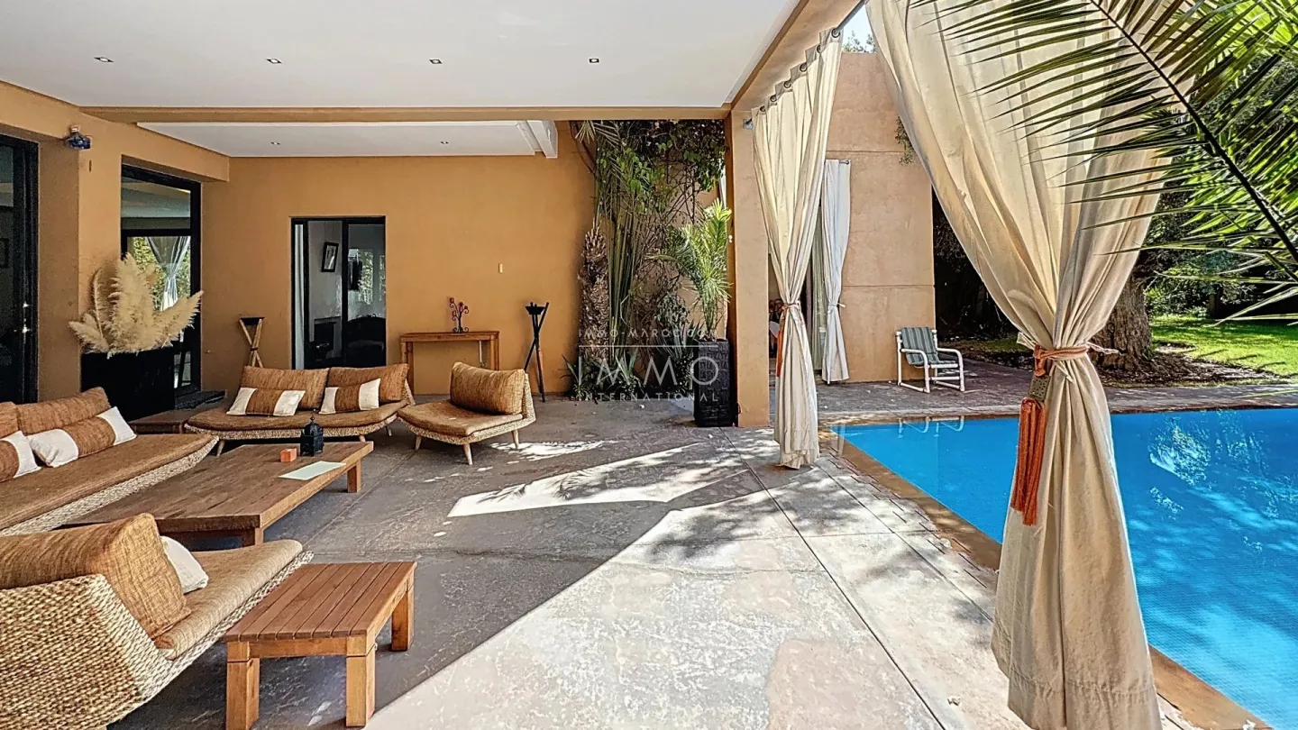 Villa à vendre route de ouarzazate – 4 suites – 650 m² – terrain 4 250 m² – piscine débordement 17x5 m – hammam