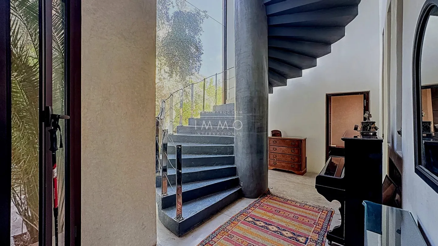 Villa à vendre route de ouarzazate – 4 suites – 650 m² – terrain 4 250 m² – piscine débordement 17x5 m – hammam