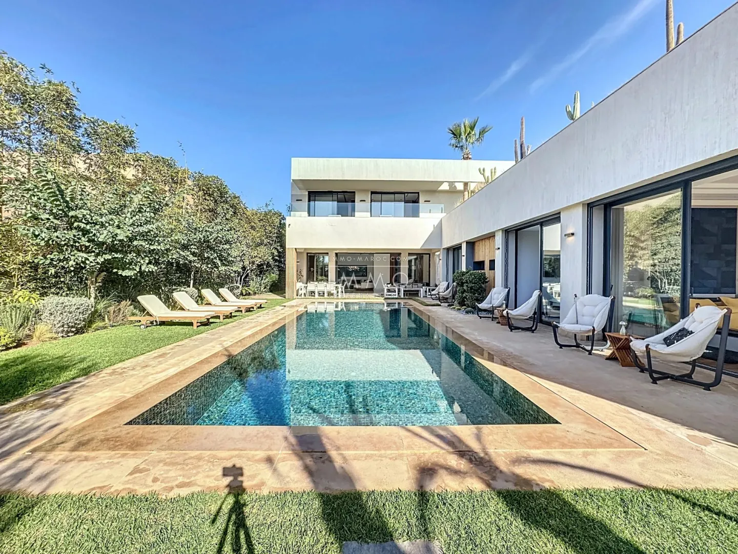 Villa contemporaine meublée à vendre à amelkis – 5 suites – terrain 1 000 m²