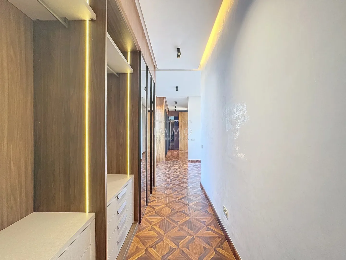 Villa contemporaine meublée à vendre à amelkis – 5 suites – terrain 1 000 m²