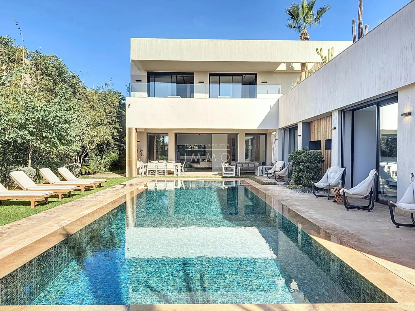 Villa contemporaine meublée à vendre à amelkis – 5 suites – terrain 1 000 m²