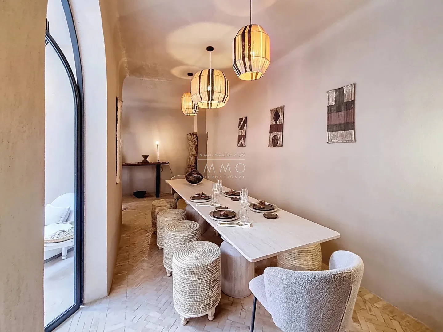 Riad à vendre – médina – 5 chambres – accès voiture – piscine chauffée – toiture motorisée – maison d'hôtes possible