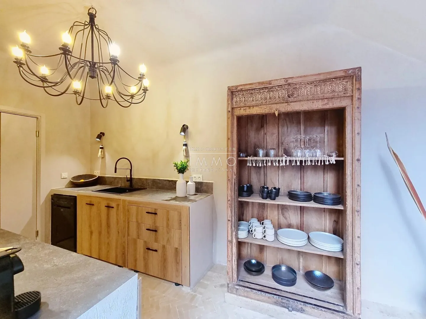 Riad à vendre – médina – 5 chambres – accès voiture – piscine chauffée – toiture motorisée – maison d'hôtes possible