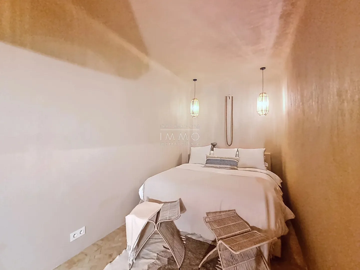 Riad à vendre – médina – 5 chambres – accès voiture – piscine chauffée – toiture motorisée – maison d'hôtes possible