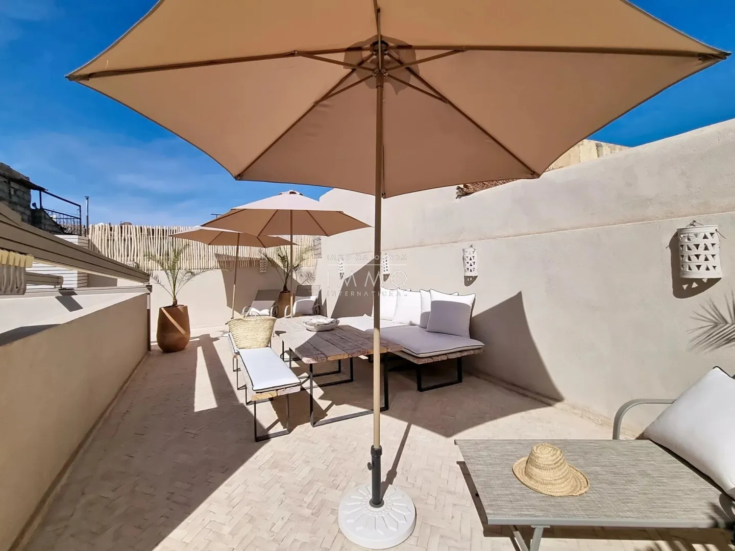 Riad à vendre – médina – 5 chambres – accès voiture – piscine chauffée – toiture motorisée – maison d'hôtes possible