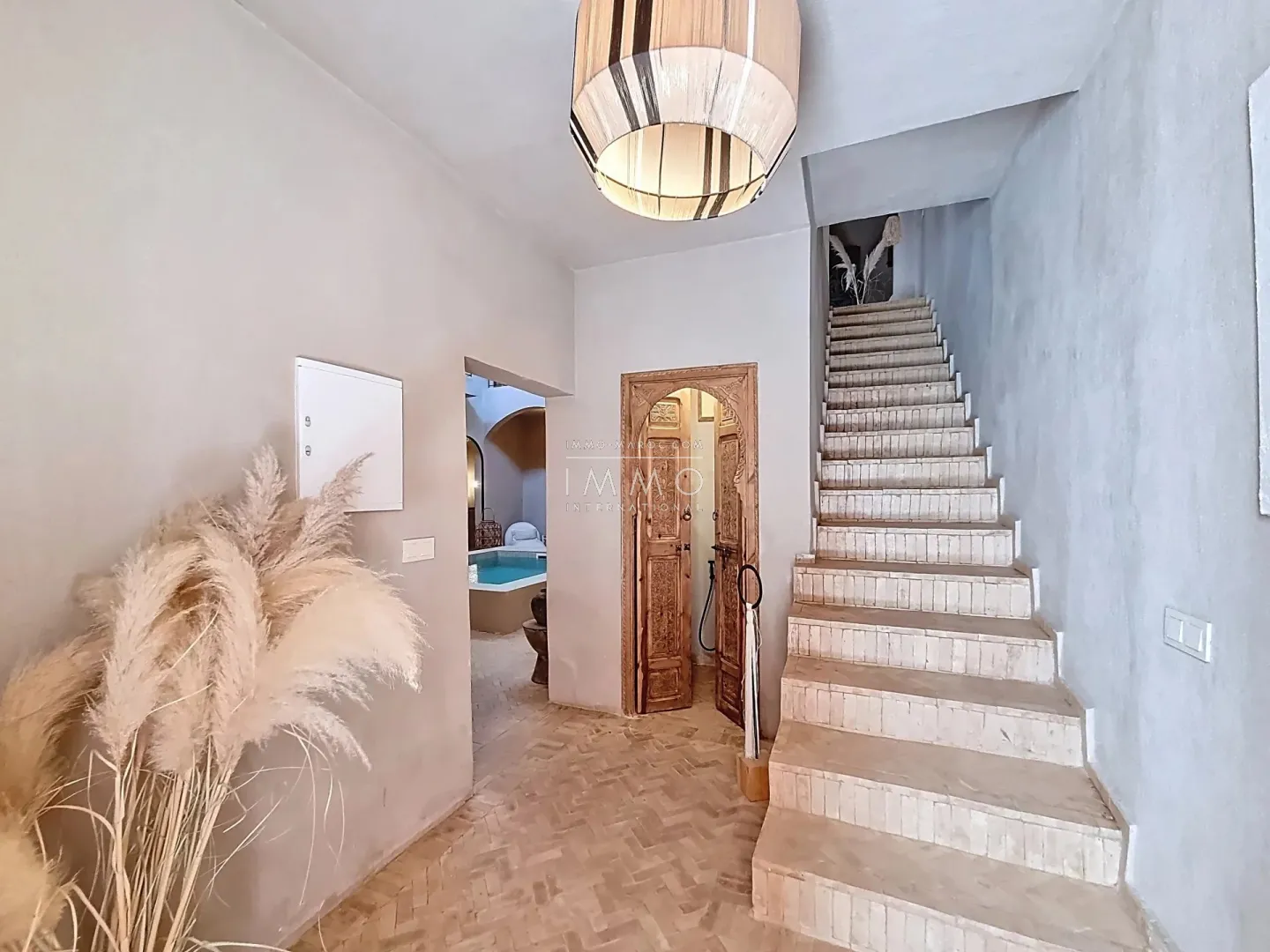 Riad à vendre – médina – 5 chambres – accès voiture – piscine chauffée – toiture motorisée – maison d'hôtes possible