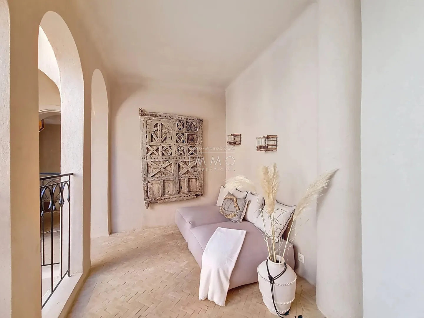 Riad à vendre – médina – 5 chambres – accès voiture – piscine chauffée – toiture motorisée – maison d'hôtes possible