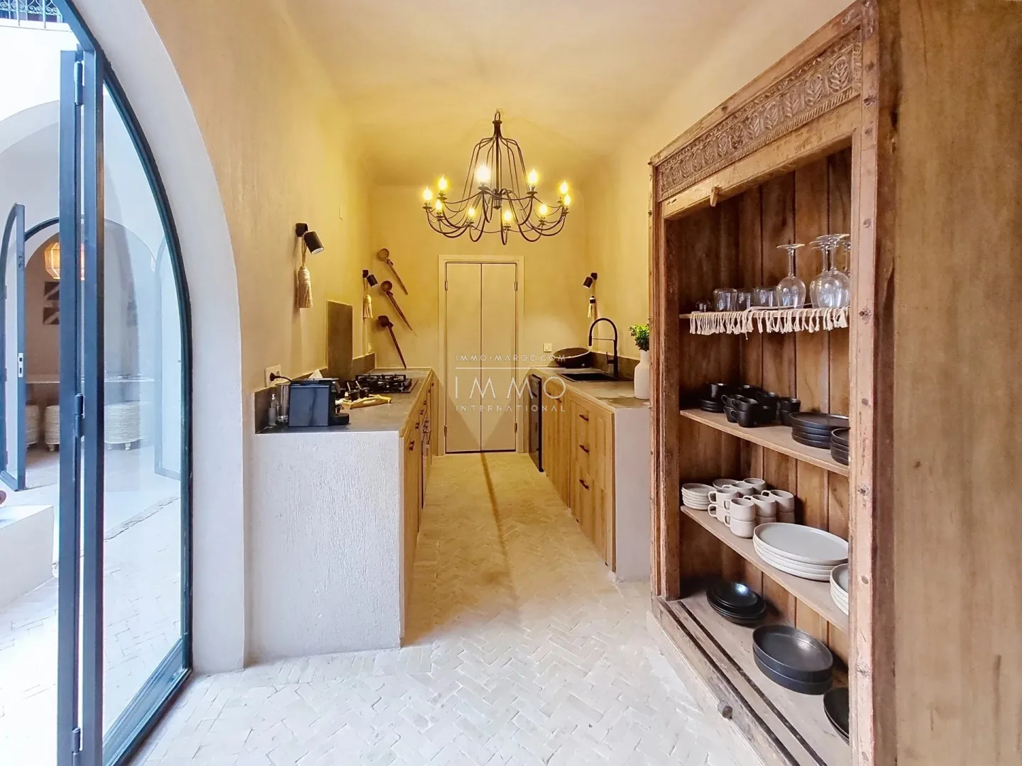 Riad à vendre – médina – 5 chambres – accès voiture – piscine chauffée – toiture motorisée – maison d'hôtes possible