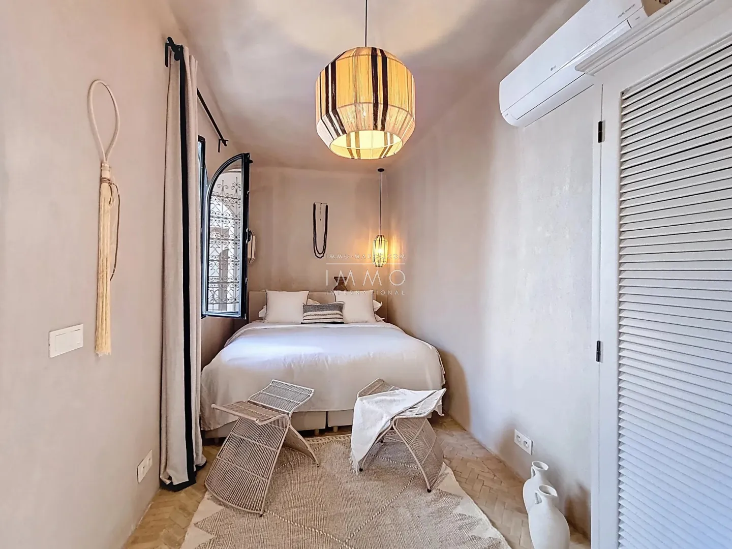 Riad à vendre – médina – 5 chambres – accès voiture – piscine chauffée – toiture motorisée – maison d'hôtes possible