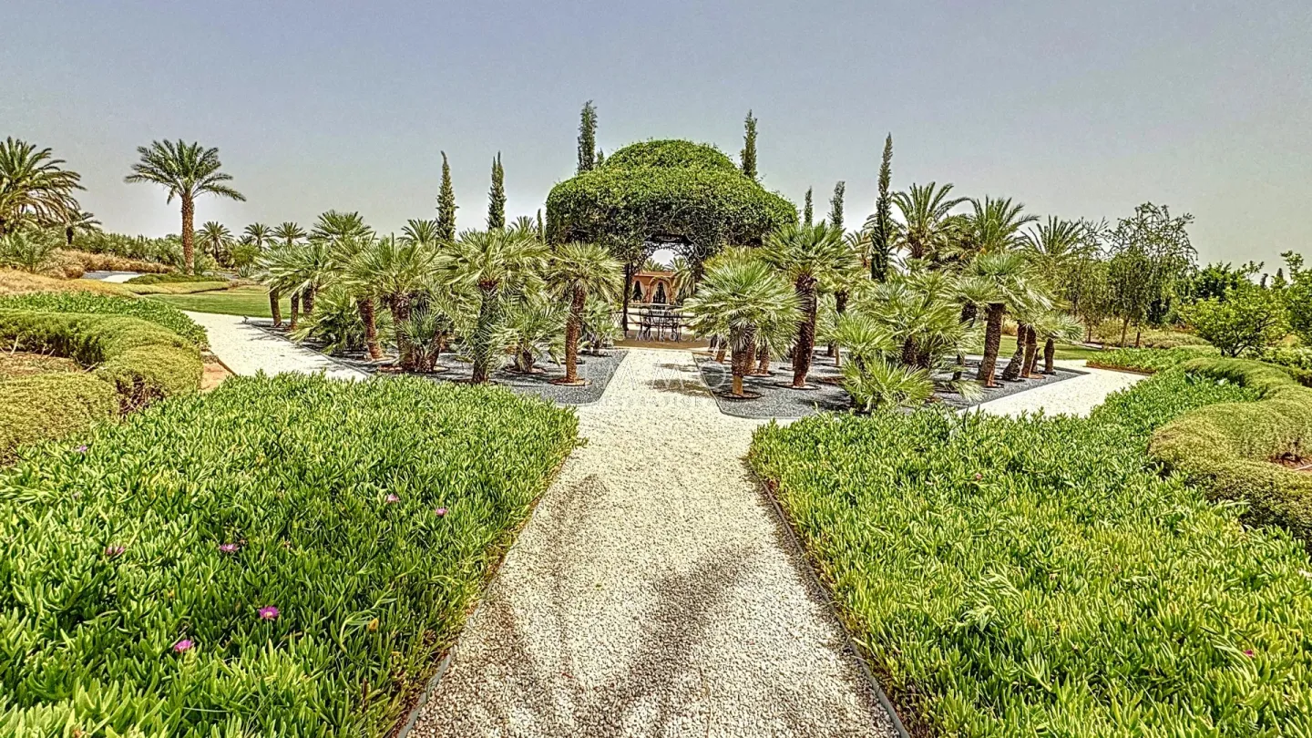 Palais à vendre palmeraie – 5 suites – 900 m² – terrain 3 ha – architecture marocaine royale – hammam – meublé