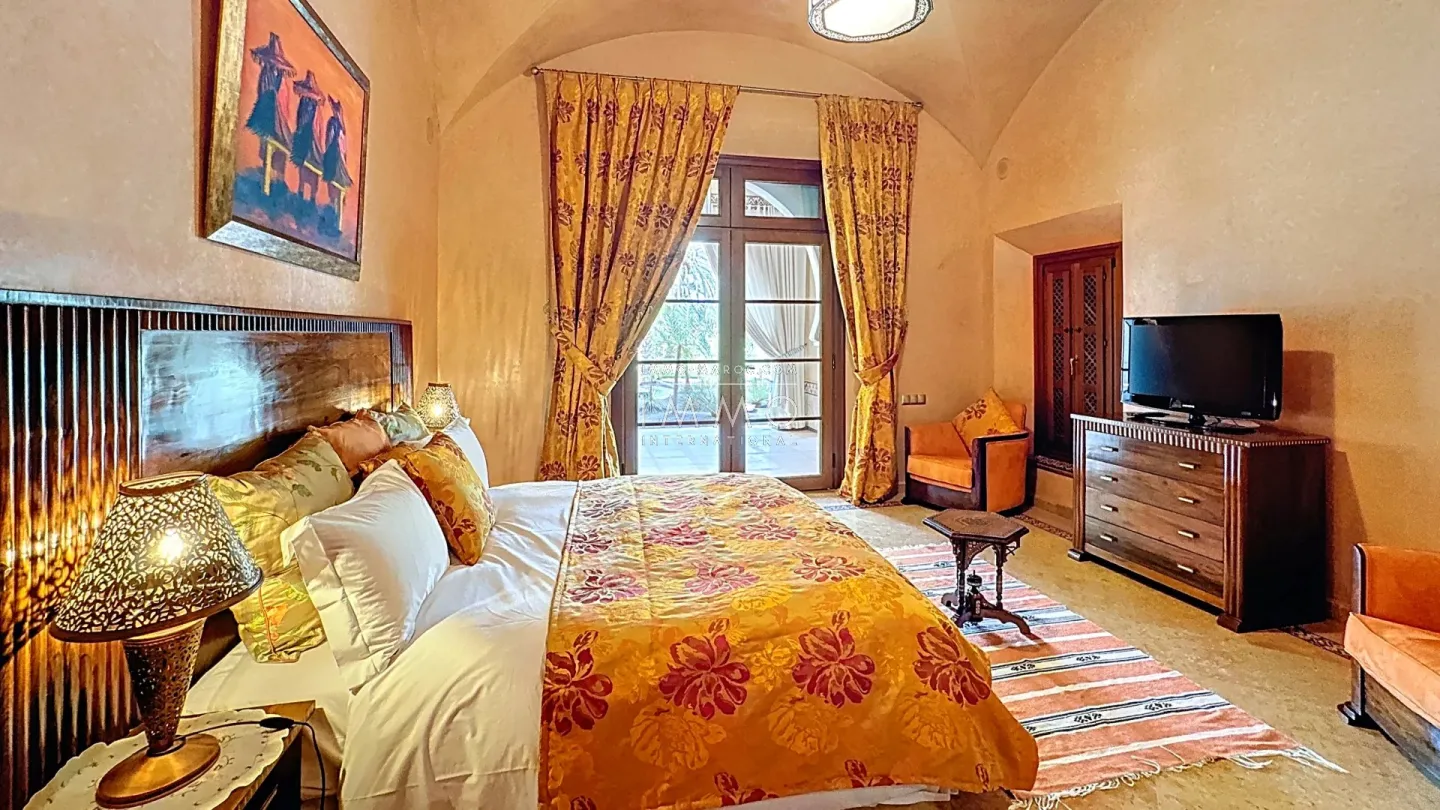 Palais à vendre palmeraie – 5 suites – 900 m² – terrain 3 ha – architecture marocaine royale – hammam – meublé