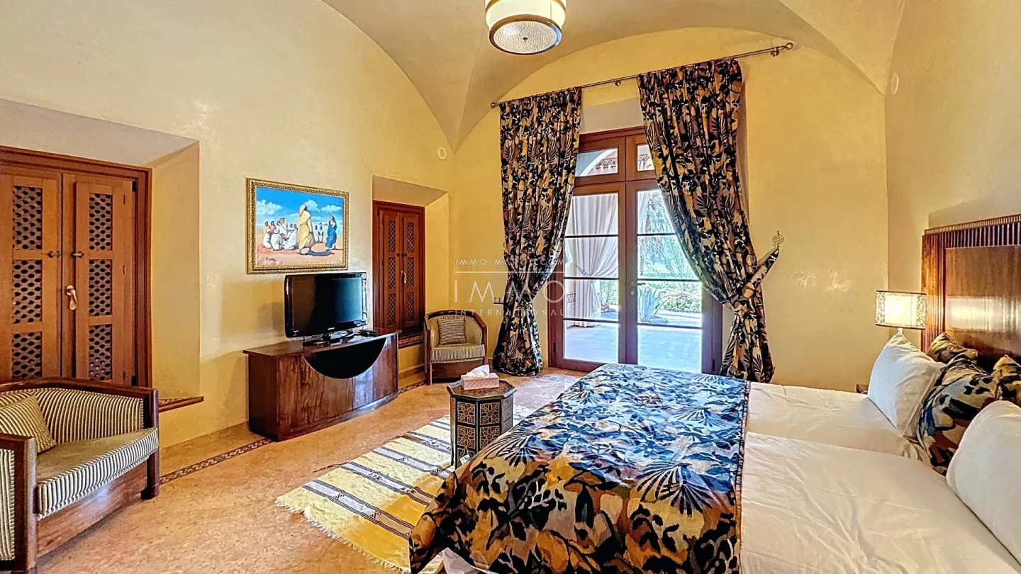Palais à vendre palmeraie – 5 suites – 900 m² – terrain 3 ha – architecture marocaine royale – hammam – meublé