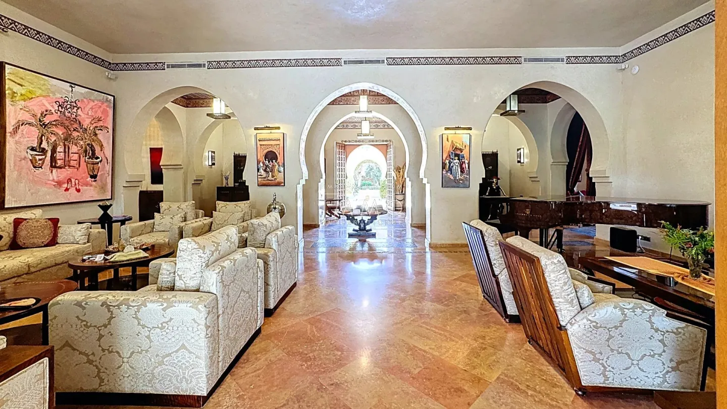Palais à vendre palmeraie – 5 suites – 900 m² – terrain 3 ha – architecture marocaine royale – hammam – meublé